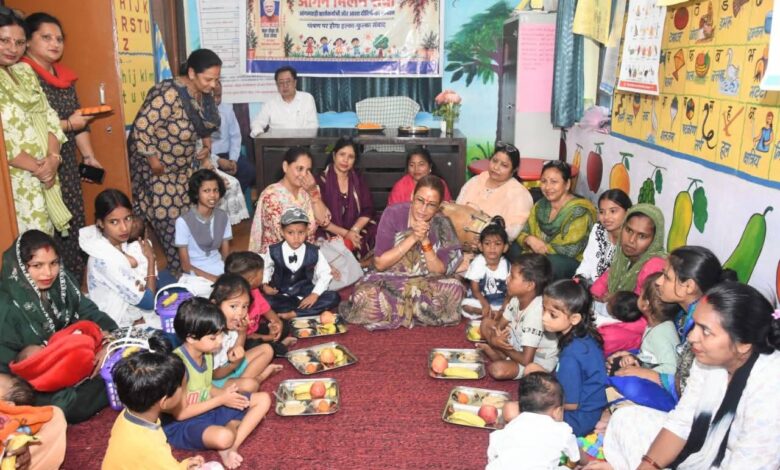 महिला सशक्तिकरण एवं बाल विकास मंत्री रेखा आर्या बोलीं – आंगनवाड़ी कार्यकत्रियां निभा रही सरकार की जनकल्याणकारी योजनाओं को अंतिम छोर तक पहुंचाने में अहम भूमिका महिला सशक्तिकरण एवं बाल विकास मंत्री रेखा आर्या बोलीं – आंगनवाड़ी कार्यकत्रियां निभा रही सरकार की जनकल्याणकारी योजनाओं को अंतिम छोर तक पहुंचाने में अहम भूमिका