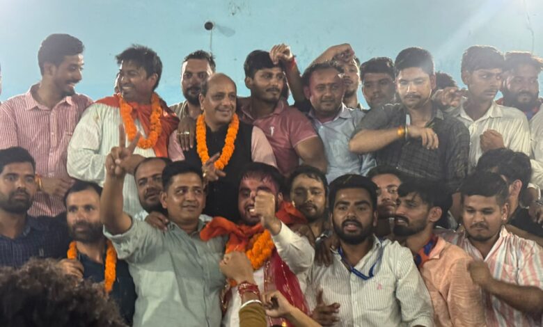 छात्र संघ चुनाव : एबीवीपी की जीत मतलब युवाओं ने लगायी धामी सरकार के युवा हित के फैसलों पर मुहर: भाजपा, उत्तराखंड के सबसे बड़े महाविद्यालय मे जीत पर प्रदेश अध्यक्ष महेंद्र भट्ट ने दी बधाई छात्र संघ चुनाव : एबीवीपी की जीत मतलब युवाओं ने लगायी धामी सरकार के युवा हित के फैसलों पर मुहर: भाजपा, उत्तराखंड के सबसे बड़े महाविद्यालय मे जीत पर प्रदेश अध्यक्ष महेंद्र भट्ट ने दी बधाई