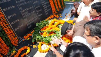 रामपुर तिराहा के अमर बलिदानियों को मुख्यमंत्री पुष्कर धामी ने दी श्रद्धांजलि- घोषणा कर कहा – राज्य आंदोलन के जिन शहीदों की प्रतिमाएं अब तक स्थापित नहीं हुईं, उनके पैतृक गांव अथवा निवास क्षेत्र में की जाएंगी स्थापित रामपुर तिराहा के अमर बलिदानियों को मुख्यमंत्री पुष्कर धामी ने दी श्रद्धांजलि- घोषणा कर कहा – राज्य आंदोलन के जिन शहीदों की प्रतिमाएं अब तक स्थापित नहीं हुईं, उनके पैतृक गांव अथवा निवास क्षेत्र में की जाएंगी स्थापित