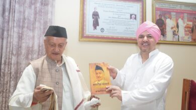 श्री दरबार साहिब पहुंचे महाराष्ट्र के पूर्व राज्यपाल एवं उत्तराखण्ड के पूर्व मुख्यमंत्री भगत सिंह कोश्यारी, श्रीमहंत देवेन्द्र दास महाराज से की शिष्टाचार भेंट श्री दरबार साहिब पहुंचे महाराष्ट्र के पूर्व राज्यपाल एवं उत्तराखण्ड के पूर्व मुख्यमंत्री भगत सिंह कोश्यारी, श्रीमहंत देवेन्द्र दास महाराज से की शिष्टाचार भेंट