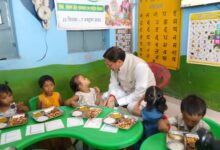 मुख्यमंत्री धामी ने खटीमा में आंगनबाड़ी केंद्र पहुंचकर नन्हे-मुन्ने बच्चों को किया दुलार , बातचीत कर उनके मन की बात जानी, बच्चों को अपने हाथों से भोजन परोसा, उनके साथ बैठकर आत्मीयता से समय बिताया मुख्यमंत्री धामी ने खटीमा में आंगनबाड़ी केंद्र पहुंचकर नन्हे-मुन्ने बच्चों को किया दुलार , बातचीत कर उनके मन की बात जानी, बच्चों को अपने हाथों से भोजन परोसा, उनके साथ बैठकर आत्मीयता से समय बिताया