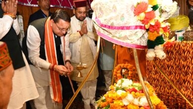 प्रधानमंत्री मोदी के सार्वजनिक जीवन और राष्ट सेवा के  25 वर्ष पूर्ण होने पर सीएम धामी ने उत्तरकाशी के काशी विश्वनाथ मंदिर में की विशेष पूजा