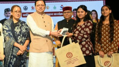 अंतरराष्ट्रीय बालिका दिवस : सीएम धामी ने 149 मेधावी छात्राओं को स्मार्टफोन देकर किया सम्मानित, कहा – बेटियां समाज की शक्ति और राष्ट्र के उज्ज्वल भविष्य की आधारशिला अंतरराष्ट्रीय बालिका दिवस : सीएम धामी ने 149 मेधावी छात्राओं को स्मार्टफोन देकर किया सम्मानित, कहा – बेटियां समाज की शक्ति और राष्ट्र के उज्ज्वल भविष्य की आधारशिला