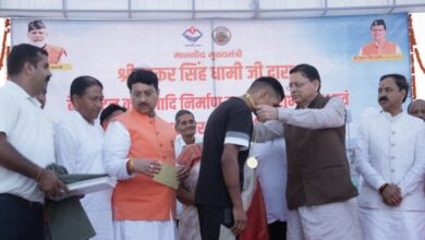 बनबसा मिनी स्टेडियम में बैडमिंटन कोर्ट सहित विभिन्न विकास कार्यों का मुख्यमंत्री धामी ने  किया शुभारंभ एवं शिलान्यास, कहा,राज्य सरकार चम्पावत के सर्वांगीण विकास के लिए प्रतिबद्ध