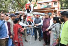 समाजवादी पार्टी के राष्ट्रीय अध्यक्ष की टिप्पणी के विरोध में कैबिनेट मंत्री जोशी के नेतृत्व में सैकड़ों भाजपा कार्यकर्ताओं ने फूंका पुतला , कहा –  उत्तराखंड की जनता अखिलेश यादव को  नहीं करेगी माफ 