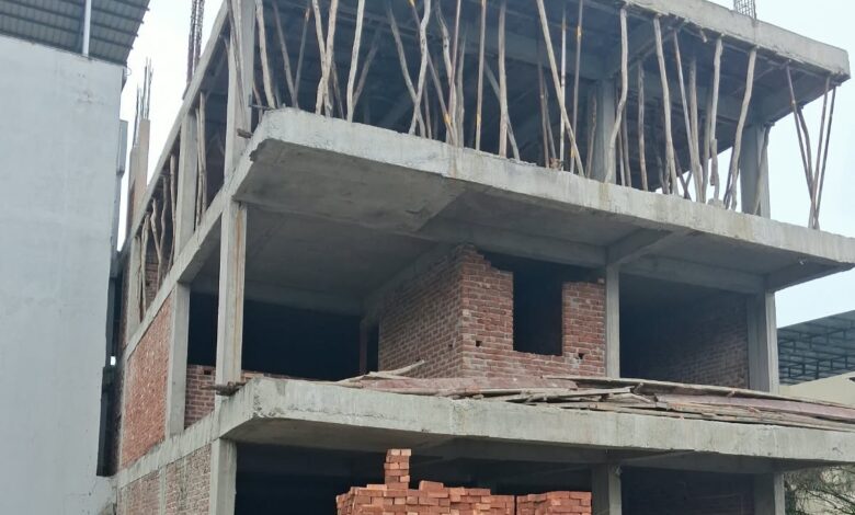 नियमों को ताक पर रखकर हो रहा था निर्माण, एमडीडीए ने की सीलिंग की कार्रवाई, , उपाध्यक्ष बंशीधर तिवारी बोले – राजधानी देहरादून में सुनियोजित विकास करना प्राधिकरण की प्राथमिकता नियमों को ताक पर रखकर हो रहा था निर्माण, एमडीडीए ने की सीलिंग की कार्रवाई, , उपाध्यक्ष बंशीधर तिवारी बोले – राजधानी देहरादून में सुनियोजित विकास करना प्राधिकरण की प्राथमिकता